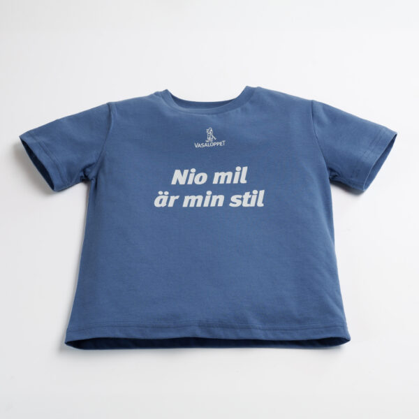 T-shirt (barn) denimblå ”Nio mil är min stil”