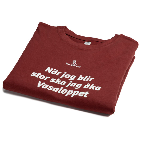T-shirt (barn) vinröd ”När jag blir stor ska jag åka Vasaloppet”